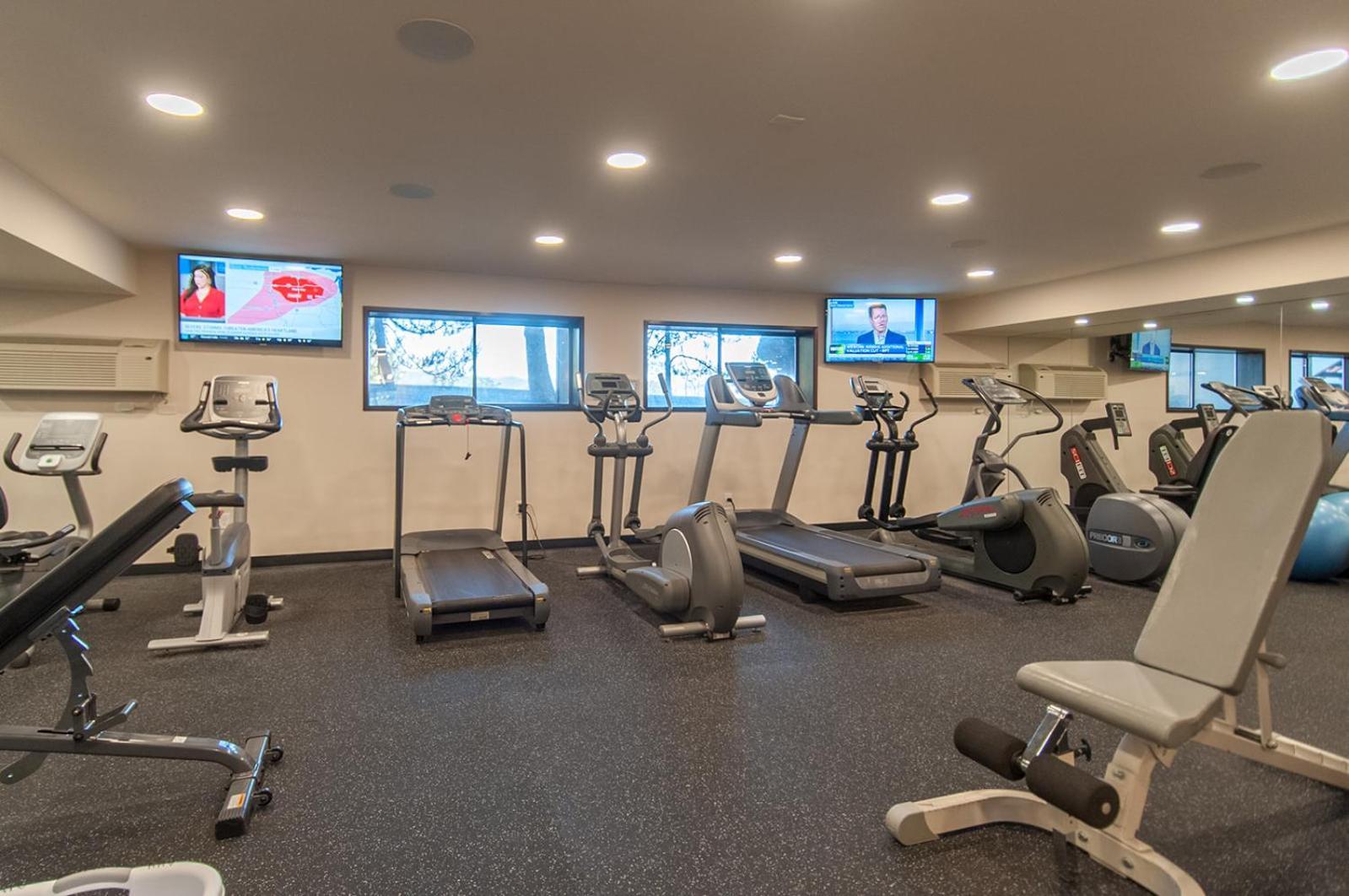 Ashland Hills Hotel & Suites Ngoại thất bức ảnh