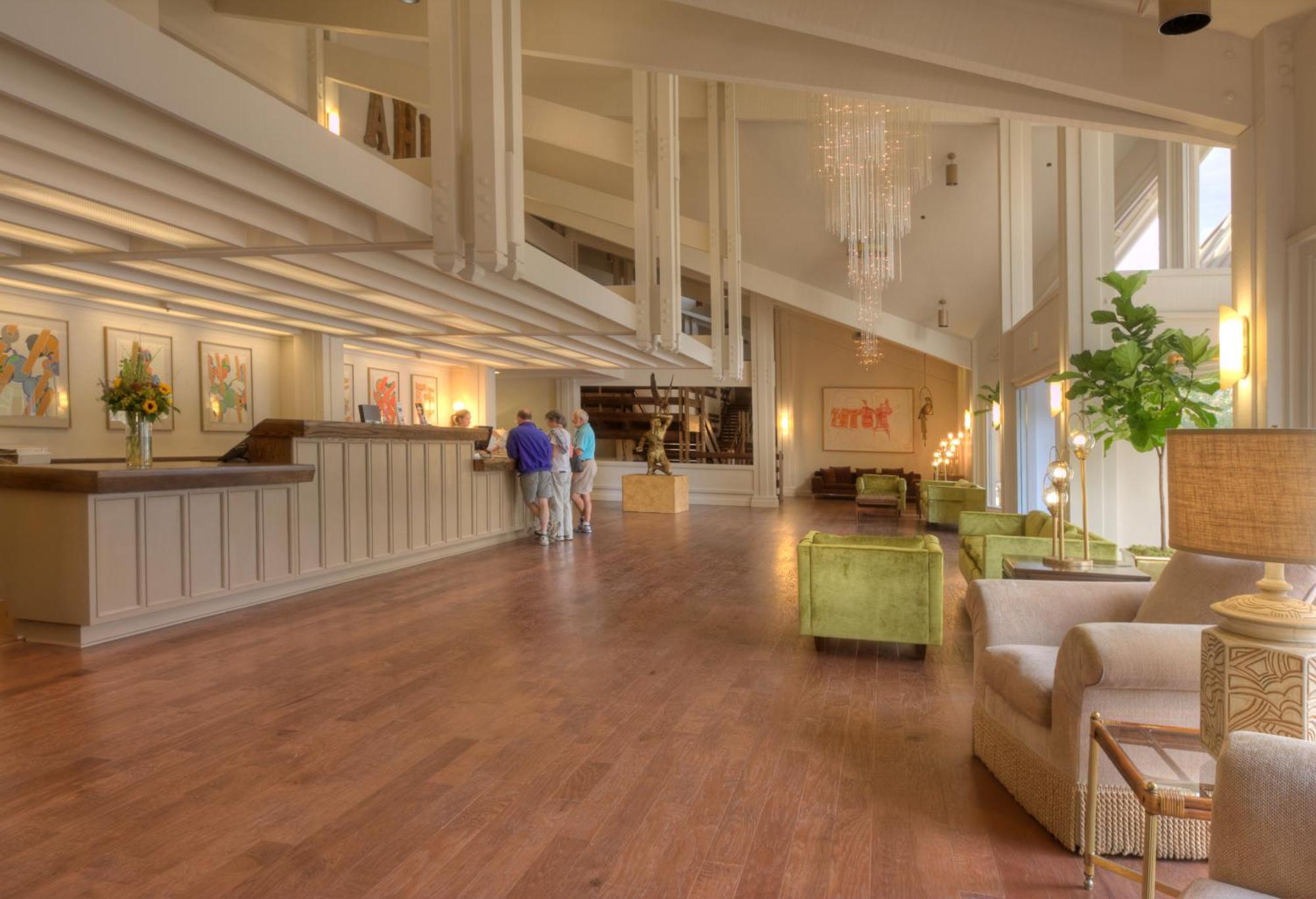 Ashland Hills Hotel & Suites Ngoại thất bức ảnh