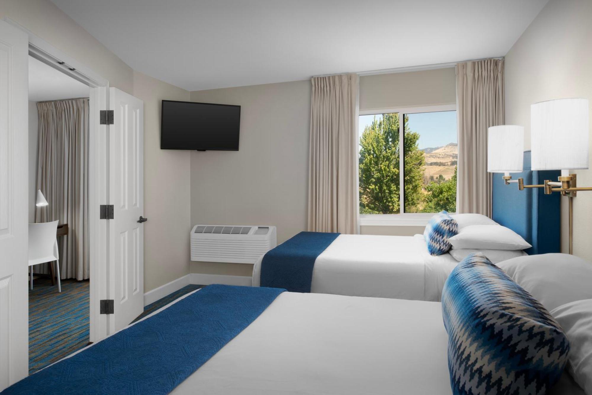 Ashland Hills Hotel & Suites Ngoại thất bức ảnh