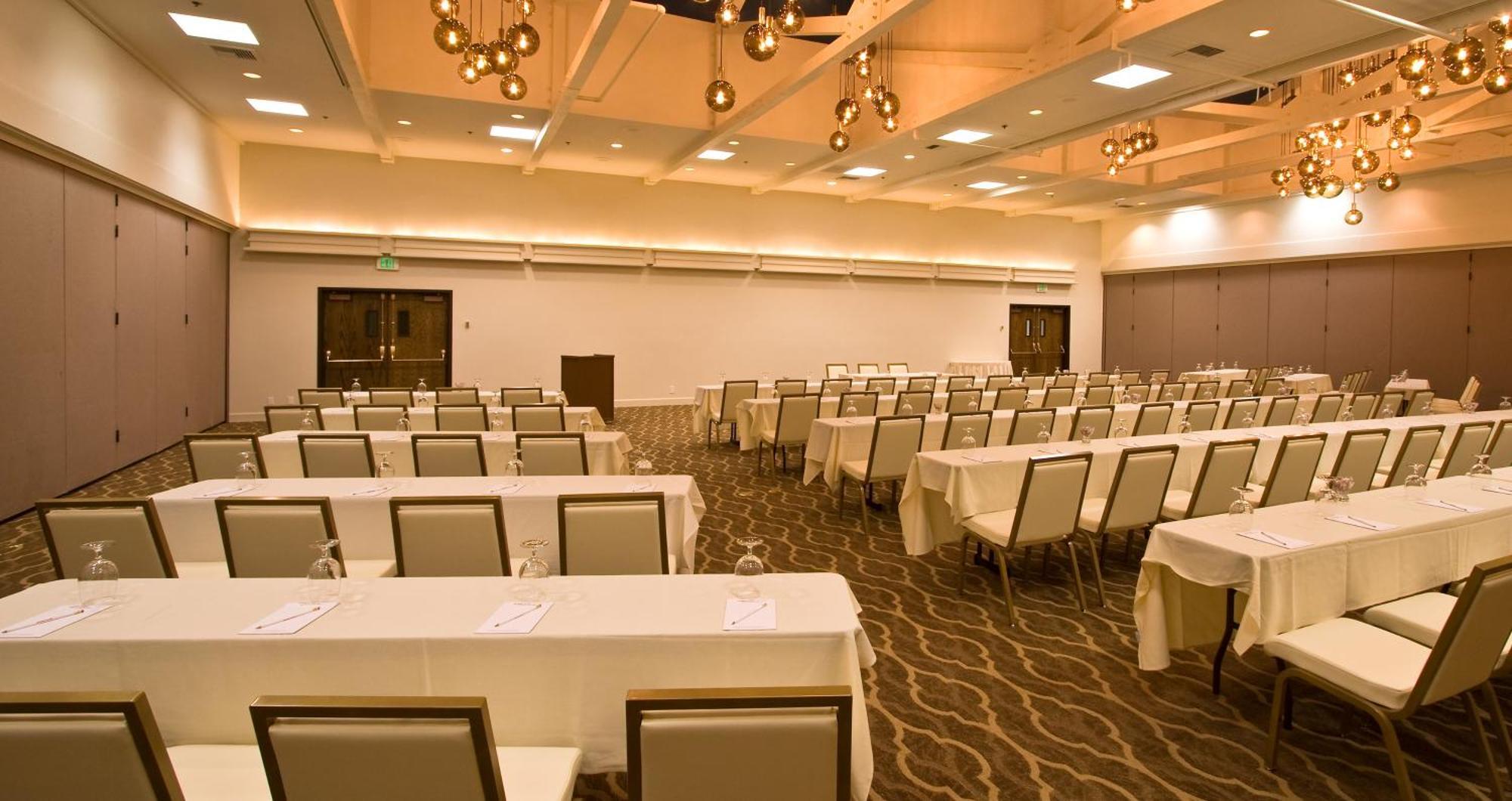 Ashland Hills Hotel & Suites Ngoại thất bức ảnh