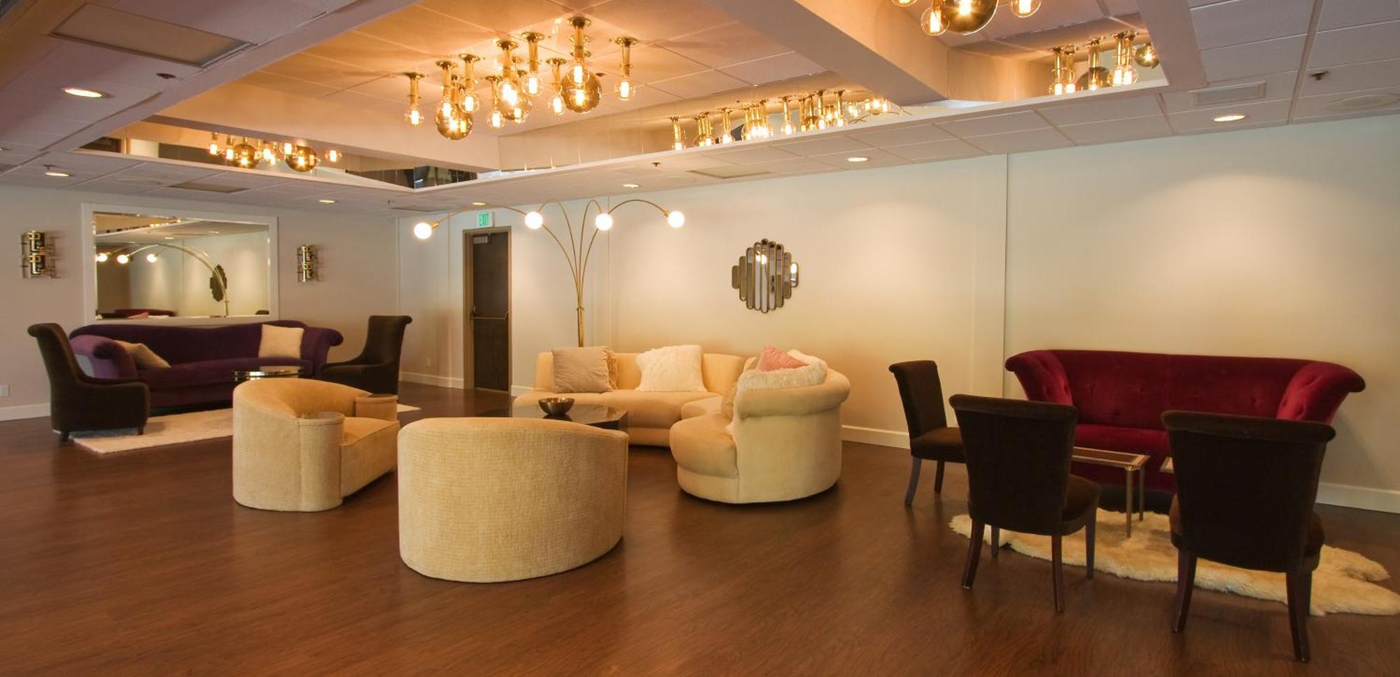 Ashland Hills Hotel & Suites Ngoại thất bức ảnh