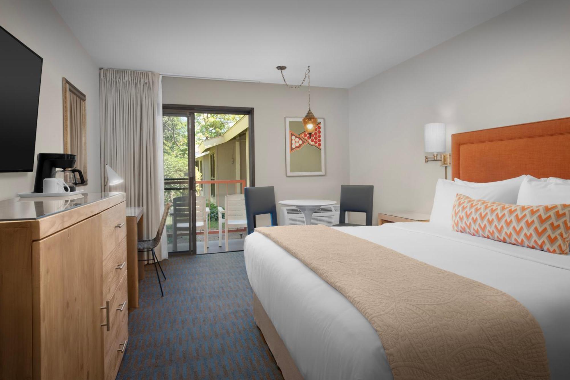 Ashland Hills Hotel & Suites Ngoại thất bức ảnh