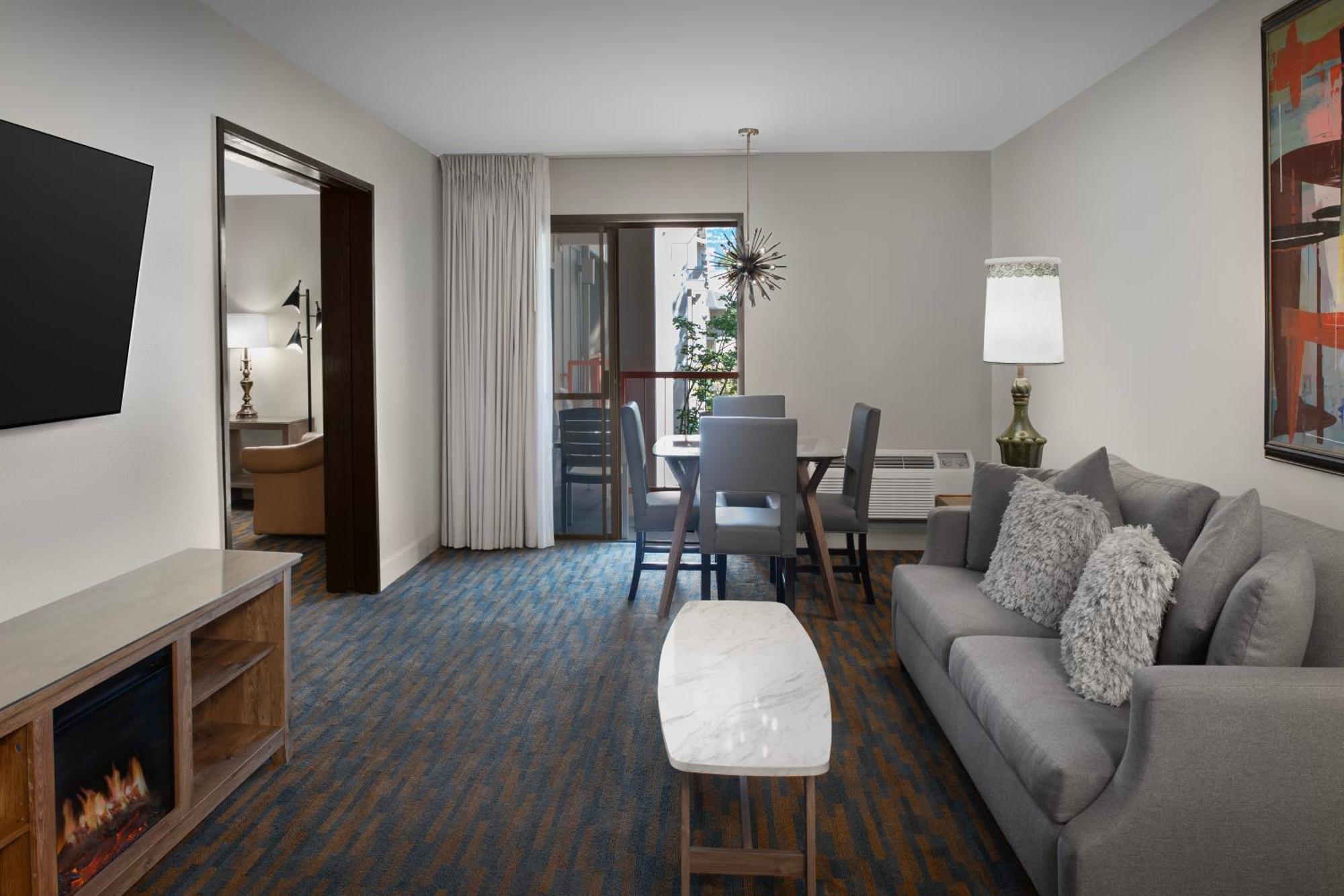 Ashland Hills Hotel & Suites Ngoại thất bức ảnh