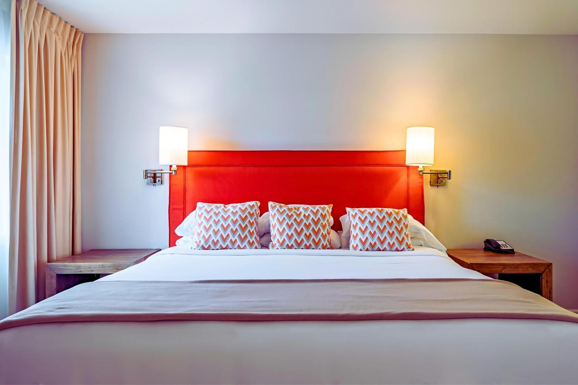 Ashland Hills Hotel & Suites Ngoại thất bức ảnh
